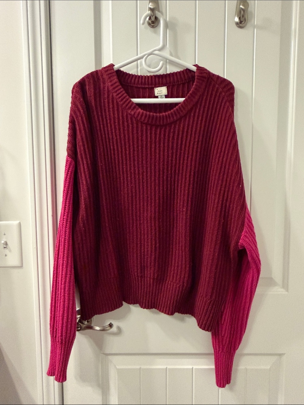 XL Two-Tone Ribbed Crewneck Sweater in Burgundy and Fuchsia